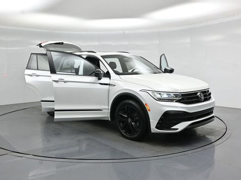 Used 2022 Volkswagen Tiguan SE R-Line FWD image 31