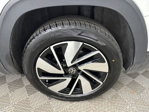 Used 2025 Volkswagen Atlas SE image 22