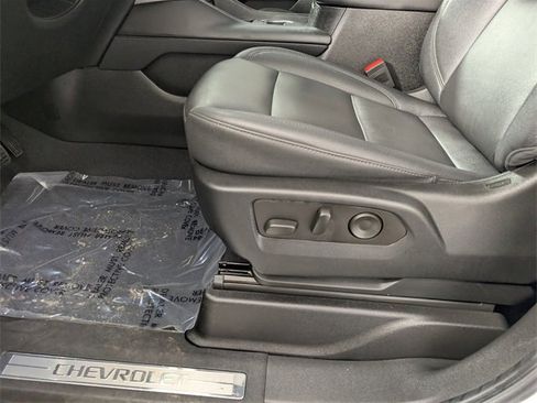 Used 2023 Chevrolet Suburban Z71 w/ Z71 Off-Road Package image 14