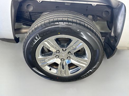 Used 2018 Chevrolet Silverado 1500 Custom w/ Custom Value Package image 31