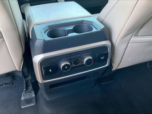 Used 2024 Ford Expedition Max XLT image 34