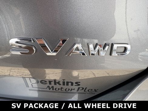 Used 2018 Nissan Rogue SV image 11