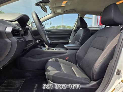 Used 2025 Nissan Altima 2.5 SV FWD image 9