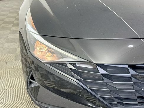 Used 2023 Hyundai Elantra SEL w/ Convenience Package FWD image 3
