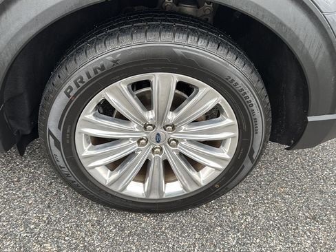 Certified 2022 Ford Explorer Limited w/ Equipment Group 301A image 32