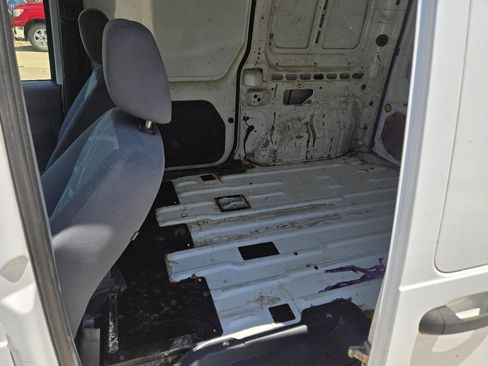 Used 2010 Ford Transit Connect XLT FWD image 11