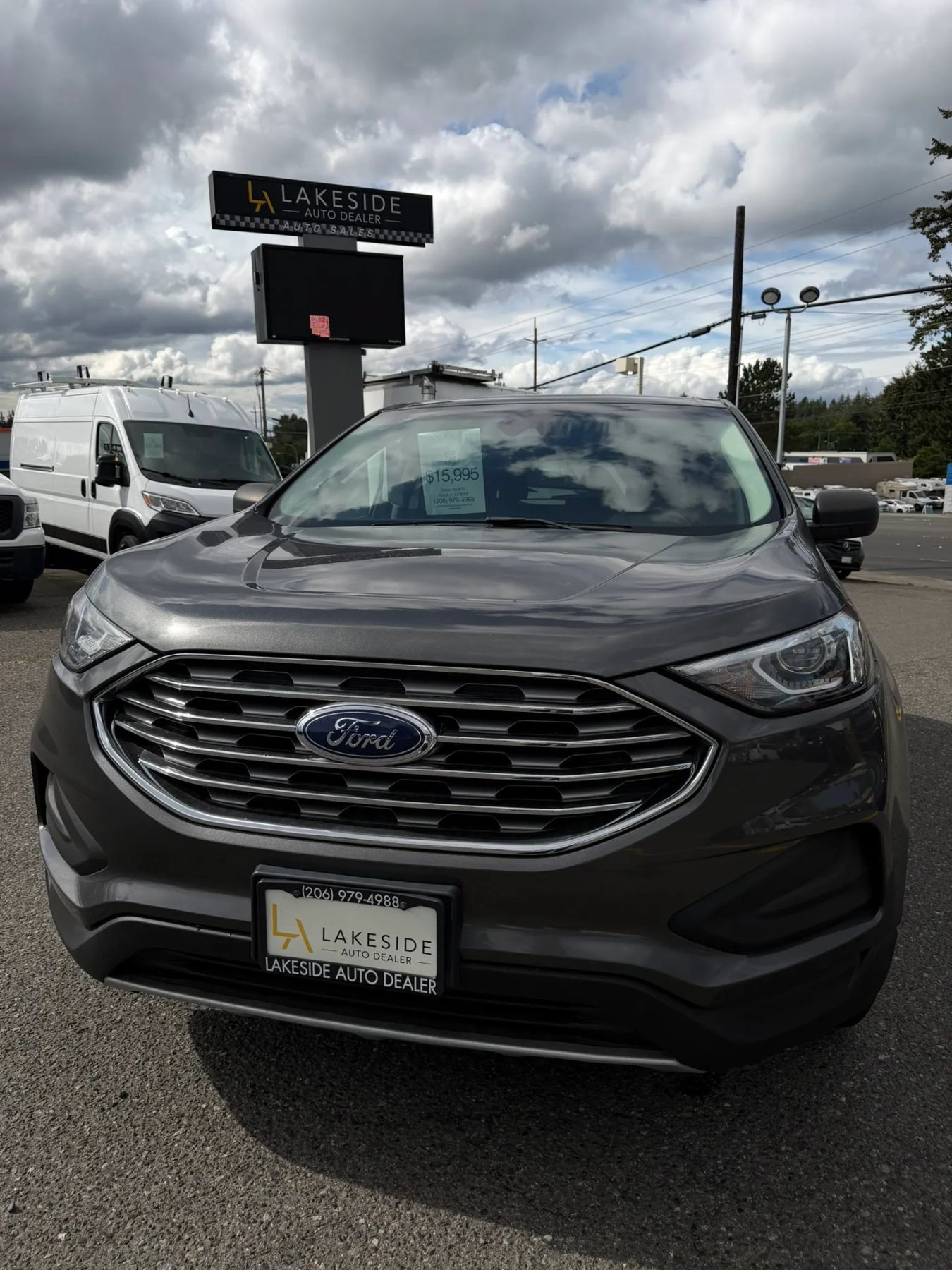 Used 2020 Ford Edge SE FWD image 2