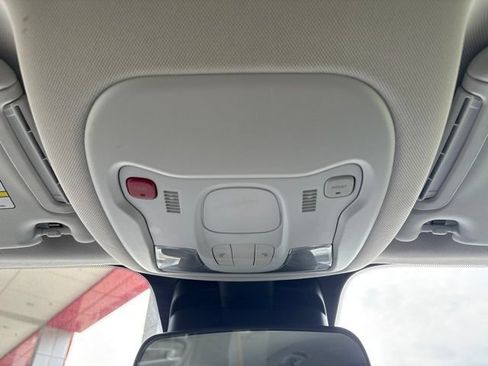 Used 2023 Jeep Renegade Latitude AWD/4WD image 18