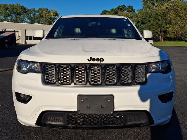 Used 2020 Jeep Grand Cherokee Altitude AWD/4WD image 5