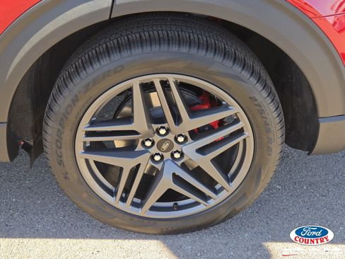 New 2026 Ford Explorer ST-Line w/ ST-Line Street Pack image 5