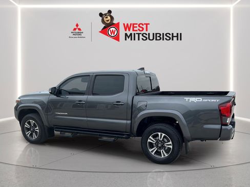Used 2018 Toyota Tacoma TRD Sport w/ Technology Package RWD image 3