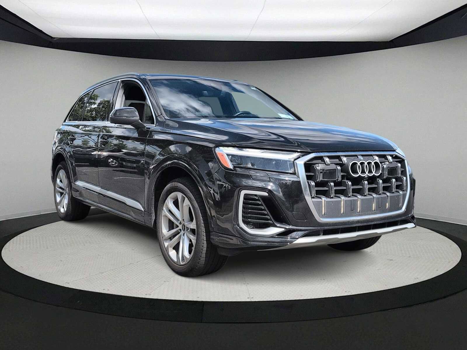 Used 2025 Audi Q7 3.0T Premium Plus AWD/4WD image 2