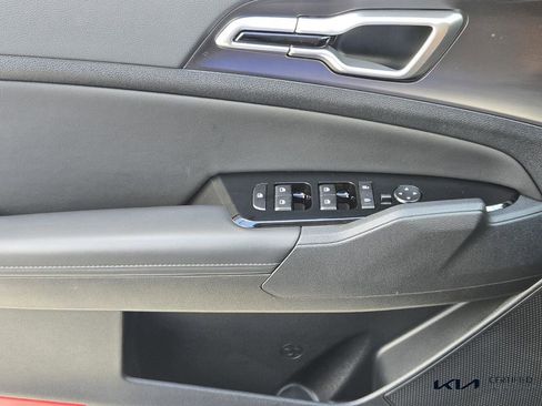 Certified 2025 Kia Sportage EX image 32