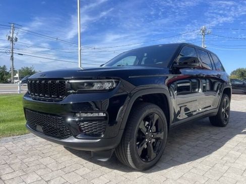 Used 2024 Jeep Grand Cherokee Limited w/ Black Appearance Package AWD/4WD image 2