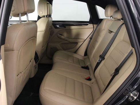 Certified 2025 Porsche Macan S image 33