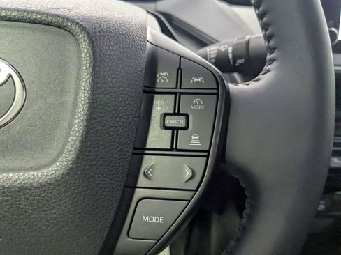 Used 2025 Toyota Prius LE FWD image 18