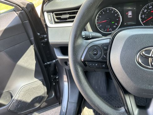 Used 2021 Toyota RAV4 XLE AWD/4WD image 19