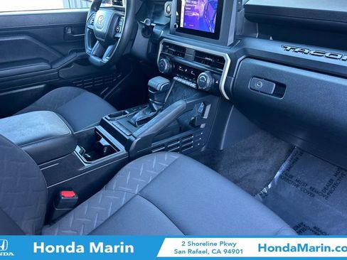 Used 2025 Toyota Tacoma SR image 18