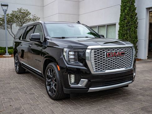 Used 2023 GMC Yukon XL Denali w/ Denali Reserve Package AWD/4WD image 3