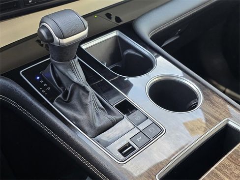 Used 2025 Toyota Sienna Platinum image 17