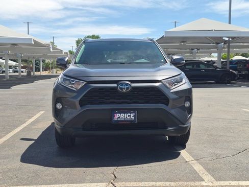 Used 2020 Toyota RAV4 XLE w/ Convenience Package AWD/4WD image 2