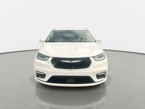 Used 2022 Chrysler Pacifica Touring-L FWD image 3