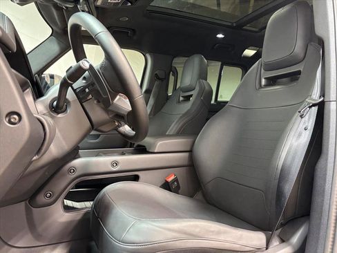 Used 2025 Land Rover Defender 110 image 23