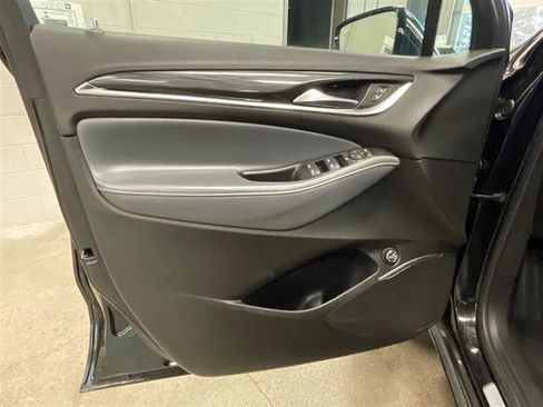 Used 2021 Buick Enclave Essence image 11