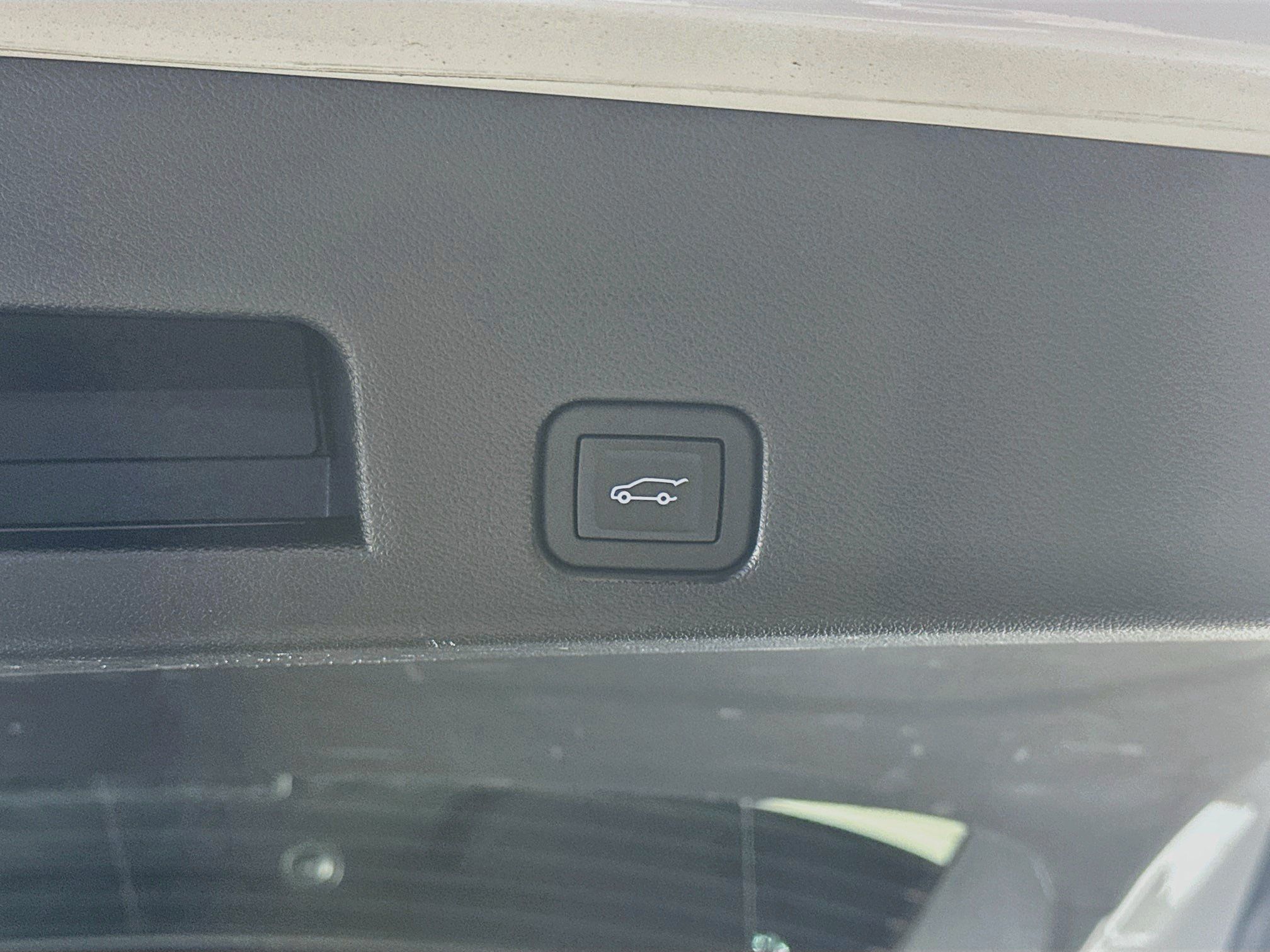 Used 2025 Buick Enclave Preferred FWD image 31