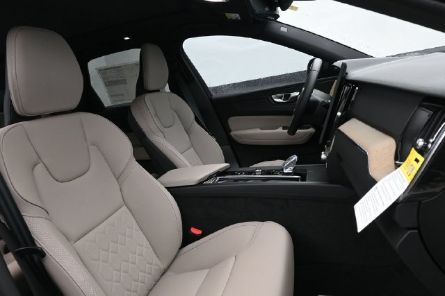New 2026 Volvo XC60 B5 Plus w/ Protection Package Premier AWD/4WD image 34