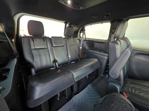 Used 2017 Dodge Grand Caravan GT image 14