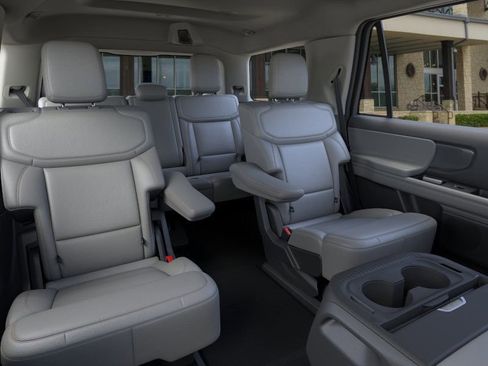 New 2026 Ford Expedition Active image 11