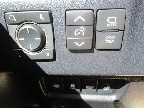 Used 2021 Lexus GX 460 Luxury w/ Off Road Package image 28