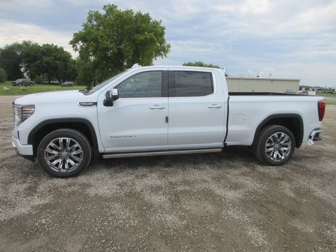 New 2026 GMC Sierra 1500 Denali w/ Denali Reserve Package AWD/4WD image 9