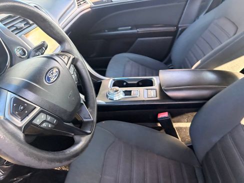 Used 2020 Ford Fusion SE FWD image 19
