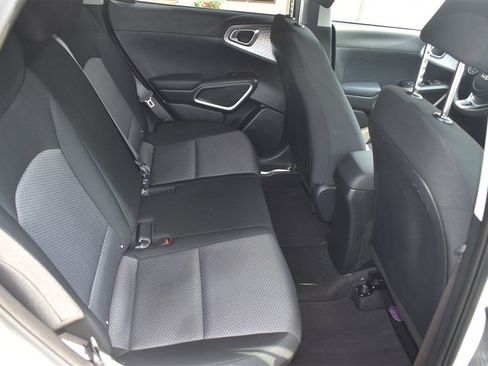 Used 2025 Kia Soul LX w/ LX Technology Package FWD image 23