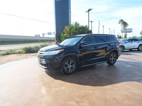 Used 2019 Toyota Highlander LE image 5