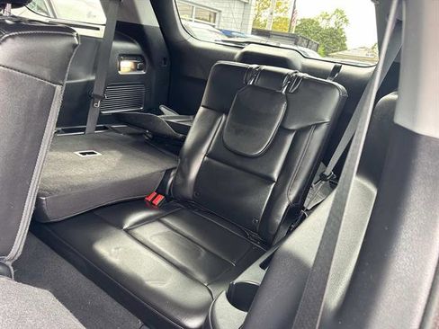 Used 2022 Ford Explorer XLT w/ Equipment Group 202A image 9