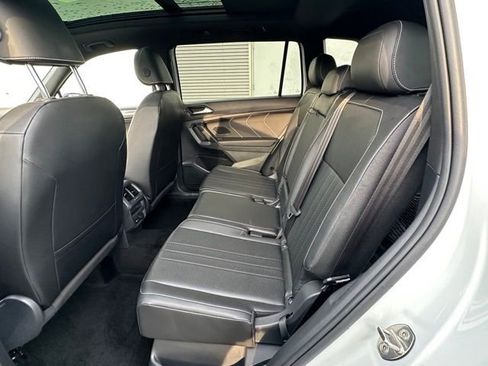 Certified 2022 Volkswagen Tiguan SE R-Line AWD/4WD image 30