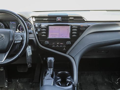 Used 2019 Toyota Camry SE FWD image 13