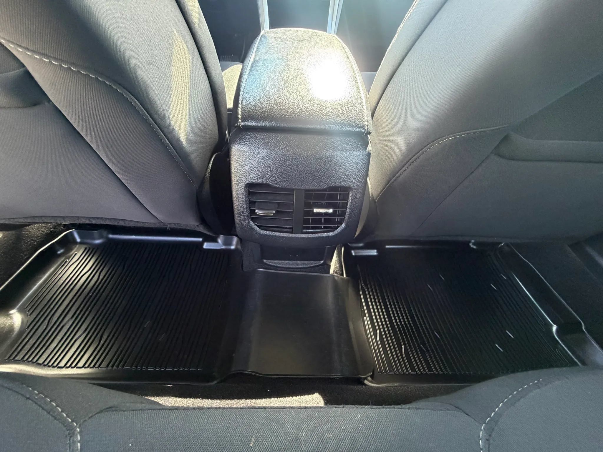 Used 2019 Ford Fusion SE FWD image 28