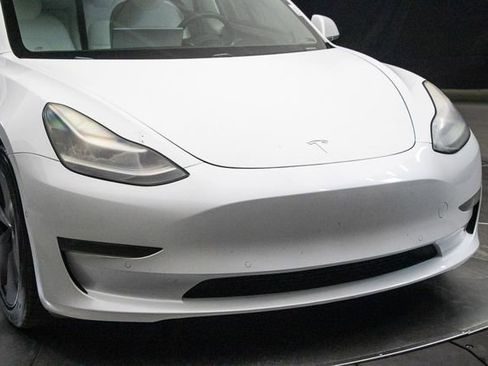 Used 2018 Tesla Model 3 Long Range image 3