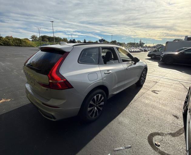 Used 2024 Volvo XC60 B5 Core w/ Climate Package AWD/4WD image 3