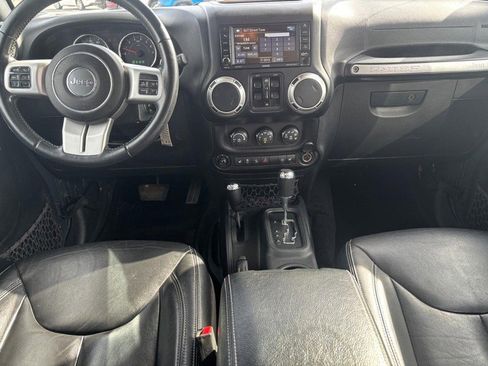 Used 2017 Jeep Wrangler Unlimited Sahara w/ Quick Order Package 24E Chief AWD/4WD image 13