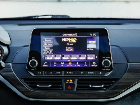 Used 2025 Nissan Altima 2.5 SV image 17