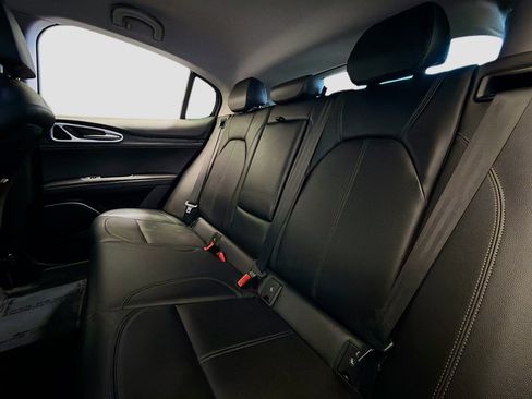 Used 2020 Alfa Romeo Stelvio image 14