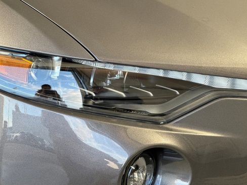 Used 2023 Maserati Levante Trofeo image 10