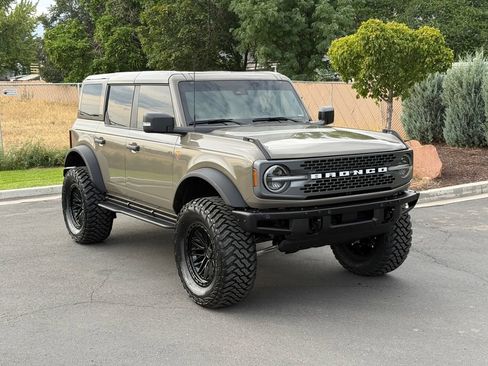 Used 2025 Ford Bronco Badlands AWD/4WD image 2