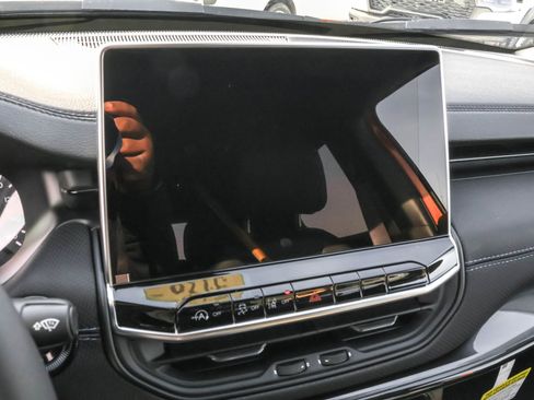 New 2026 Jeep Compass Latitude image 15