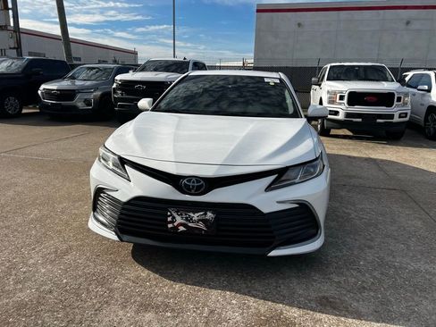 Used 2022 Toyota Camry LE image 2
